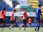 Kepalkan-Tangan-Striker-PSIS-SH.jpg