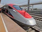 Kereta-cepat-siap-berangkat-dari-Stasiun-Padalarang-menuju-Jakarta.jpg