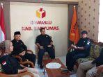 Ketua-Bawaslu-Banyumas-Imam-Arif-Setiadi-saat-bersama-jajaran-membahas-PPS.jpg