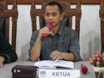 Ketua-KPU-Kabupaten-Jepara-Suchan-Zuhri-saat-rapat-pleno-penyampa.jpg