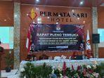 Ketua-KPU-Karanganyar-Daryono-memberikan-sambutan-saat-pleno-terbuka.jpg