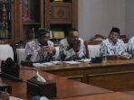 Ketua-PGRI-Kabupaten-Jepara-Darono-Ardi-Widodo-saat-audiensi-ke-Pemkab-Jepara.jpg