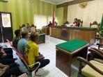 Ketujuh-orang-yang-diamankan-jajaran-Sat-Samapta-Polresta-Cilacap-dalam-razia-minuman-kera.jpg