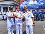 Komandan-Lantamal-V-Brigjen-TNI-Marinir-Joni-Sulistiawan-tengah-menggenggam-tangan.jpg