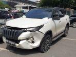 Kondisi-mobil-yang-dikendarai-pria-diduga-polisi-saat-dikejar-driver-ojek-online.jpg