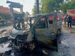 Kondisi-mobil-yang-hangus-terbakar-di-SPBU-wilayah-Jalan-Adi-Sucipto-Desa-Karanganyar.jpg