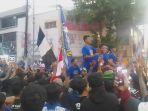 Kudus-disambut-ribuan-suporter-di-Alun-alu.jpg