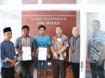 Kuli-bangunan-proyek-Ridho-Rizqy-menjalani-restorative-justice.jpg