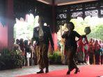 LOMBA-KELUWESAN-Suasana-Fashion-Show.jpg