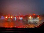 Lampu-Hazard-Saat-Hujan-Deras.jpg