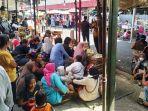 Masyarakat-menunggu-keharang-Selasa-57.jpg