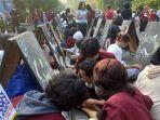 Peringati World Design Graphic Day 2024, Mahasiswa ISI Surakarta Menggambar Massal Doodle Art