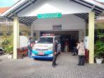 Mobil-ambulans-yang-membawa-jenazah-Mantan-Wali-Kota-Batu-Eddy-Rumpoko.jpg