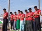 Momen-Pemain-Timnas-U22-Indonesia-Sholat-Berjamaah-di-Pinggir-Lapangan-Panas-Terik-Tak-Menghalangi.jpg