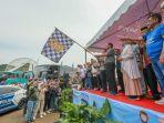 Nana-Sudjana-saat-melepas-keberangkatan-bus-mudik-gratis.jpg