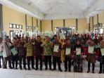 PENYERAHAN-SERTIFIKAT-Wali-Kota-Pekalongan-Achmad-Afzan-Arslan-Djunaid-saat-meny.jpg