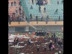 PSPS-Pekanbaru-Tumbang-Lawan-PSMS-Medan-Suporter-Ngamuk-Merusak-Stadion-dan-Bakar-Bangku-Penonton.jpg
