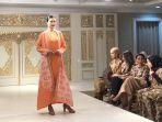 Pagelaran-busana-tahunan-untuk-koleksi-hari-raya-dari-Batik-Danar-Hadi.jpg