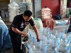 Para-pekerja-di-Kios-Beras-Pasar-Baru-Kabupaten-Kudus.jpg