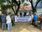 Para-pemilik-kapal-dan-anak-buah-kapal-ABK-saat-melakukan-koordinasi-persiapan-aksi-demonstrasi.jpg