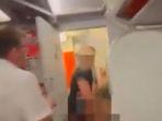 Pasangan-Penumpang-Mesum-Terciduk-Berhubungan-Badan-di-Toilet-Pesawat.jpg