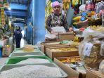 Pedagang-Pasar-Bulu-Semarang-hanya-menjual-beras-premium.jpg