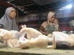 Pedagang-daging-ayam-di-Pasar-Karangayu-Kota-Semarang.jpg