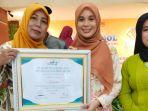 Pegiat-Proklim-Binaan-Kilang-Cilacap-Raih-Penghargaan-Perempuan-Berjasa-se-Jatenggfd4688.jpg
