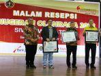 Pemberian-penghargaan-kepada-peraih-Anugrah-Olahraga-2023-Siwo-PWI.jpg