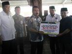 Pemeberian-bantuan-yang-diberikan-bantuan-secara-simbolis-kepada-Ponpess.jpg