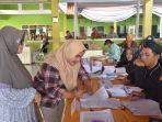 Pemilih-Disabilitas-saat-mengikuti-simulasi-Pemilu-dari-KPU-Batang.jpg