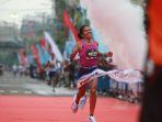 Penampilan-Odekta-Naibaho-di-Semarang-10K-2024-saat-hendak-Menggapai-garis-finish.jpg