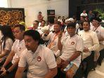 Pendukung-Paslon-02-Pilkada-Jepara-menggunakan-busana-serba-putih.jpg