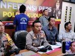 Penggelapan-Uang-Calon-Jemaah-Haji-Kudus-ZLN-mengenakan-pakaian-tahanan.jpg