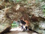 Pengunjung-Goa-Terawang-Blora.jpg