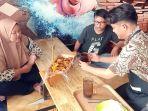Pengunjung-Warung-Kepiting-Kompromi-Pekalongan.jpg