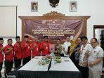 Pengurus-DPC-PDI-Perjuangan-menyerahkan-perbaikan-dokumen-persyaratan-bacaleg-ke-KPU-Jepara.jpg