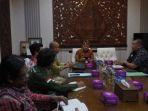 Penjabat-Pj-Bupati-Jepara-H-Edy-Supriyanta-yang-didampingi-sejumlah-kepal.jpg