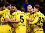 Penyerang-Dortmund-Marco-Reus-2ndR-merayakan-bersama.jpg