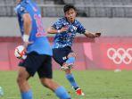 Penyerang-timnas-Jepang-Takefuso-Kubo-beraksi-pada-laga-pertama-fase-grup-sepak-bola-putra-Olimpiade.jpg