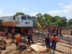 Perjalanan-kereta-di-rel-Desa-Papanrejo-Gubug.jpg