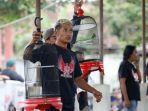 Peserta-sedang-bersiap-dalam-lomba-burung-berkicau-di-Pasar.jpg