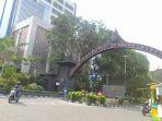 Pintu-masuk-depan-Universitas-Sebelas-Maret-yang-berada-di-Jalan-Ir-Sutami.jpg