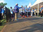 Pj-Bupati-Jepara-Edy-Supriyanta-saat-memulai-event-Gerak-Jalan-28K-ting.jpg