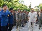 Pj-Gubernur-Sulbar-Prof-Zudan-saat-mengecek-barisan-Satpol-PP-Tribun-Sulbar.jpg