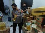 Polisi-Bongkar-Penimbun-9600-Liter-Minyak-Goreng.jpg