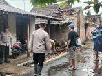 Polisi-membantu-warga-Desa-Kropak-Kecamatan-Winong-Pati.jpg