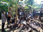 Polisi-memeriksa-dapur-rumah-warga-di-Desa-Tunjungrejo-RT0-WIB.jpg
