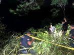 Polisi-menjalankan-olah-tempat-kejadian-perkara-atas-kasus-tewasnya.jpg