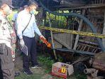 Polisi-menunjukkan-lokasi-penemuan-bayi-di-depan1942022.jpg